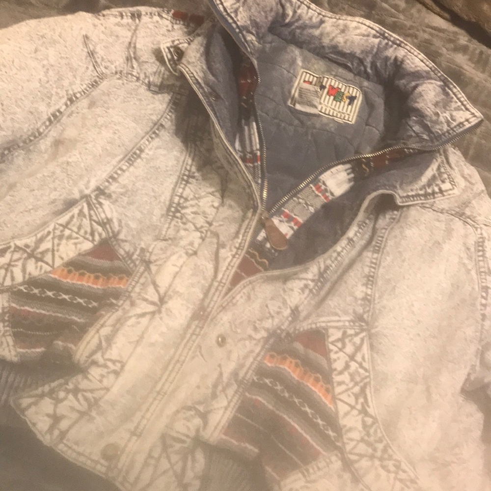 East West vintage jacket in great condition . Size M by panda group inc